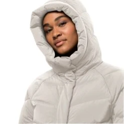 Jack Wolfskin Wintermantel Marienplatz Coat (winddicht, Sehr Wasserabweisend) Perlweiss Damen -Günstiges Draussen Herz Geschäft Jack Wolfskin 1206971 5062 Marienplatz Mantel205 985x985 1