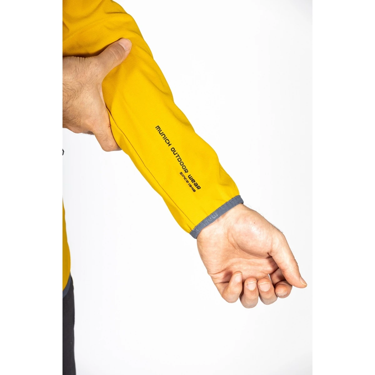 Maul Funktionsjacke Alpelhorn II - Sportliche Stretchjacke Mit Kapuze, Atmungsaktiv, Wasserabweisend - Dark Grün Herren 2 Maul Funktionsjacke Alpelhorn II - Sportliche Stretchjacke Mit Kapuze, Atmungsaktiv, Wasserabweisend - Dark Grün Herren – Bild 2