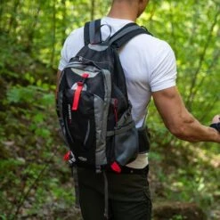 Nils Camp Wanderrucksack CBT7156 Jagerfly 30 Liter Schwarz -Günstiges Draussen Herz Geschäft Nils Camp Rucksack Jagerfly CBT7156 schwarz 30liter 3 600x600 1