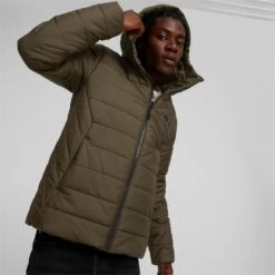Puma Steppjacke Essential Mit Kapuze (wattiert, Warm) Olivegrün Herren -Günstiges Draussen Herz Geschäft PUMA 848938 62 Steppjacke essential205 1024x1024 1